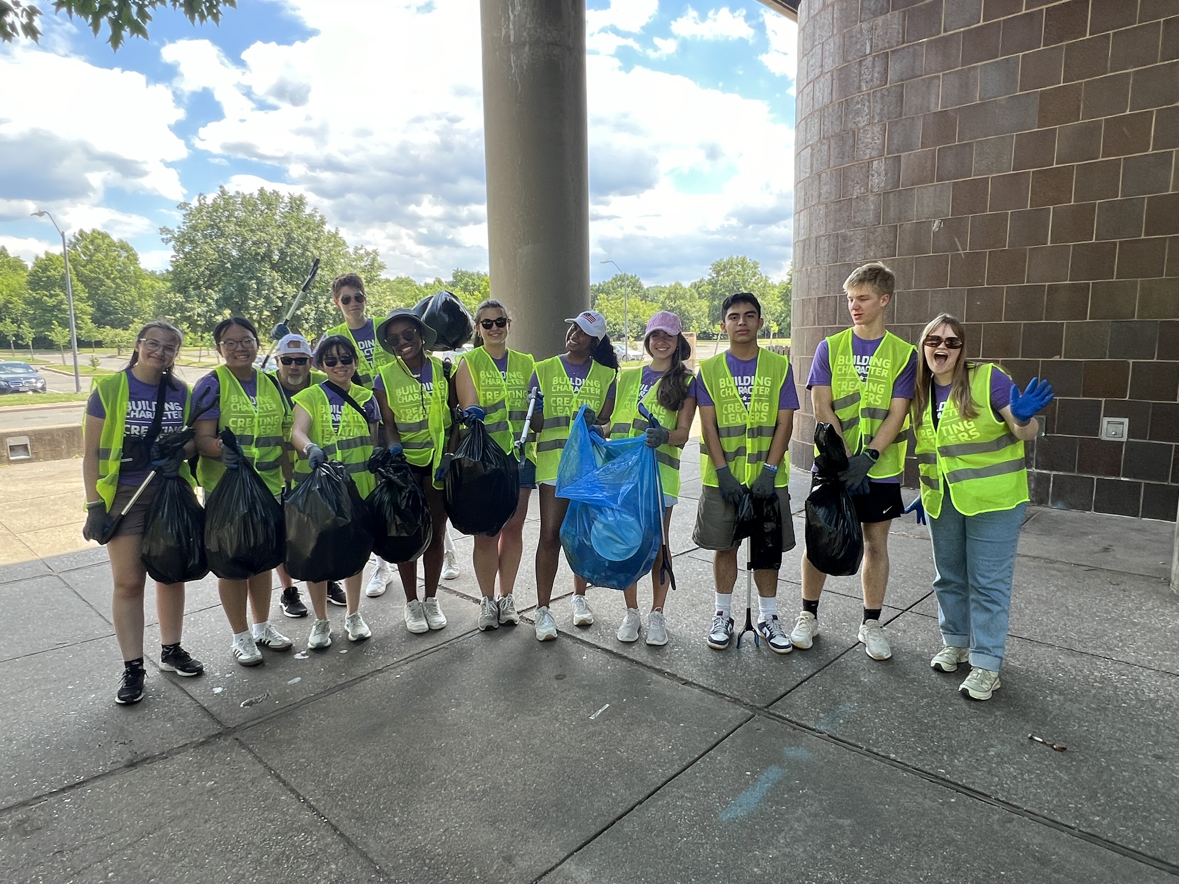 Teens volunteering in DC